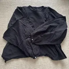 黒長袖トップス