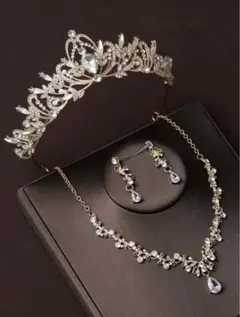 ティアラ　ネックレス　ピアス　3点セット　結婚式