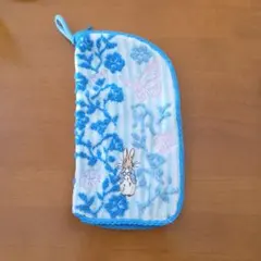 ピーターラビット刺繍の花柄ポーチ ペットボトルカバー