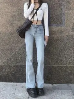 レディース ライトウォッシュ フレアデニムパンツ