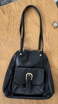 黒い合成皮革ショルダーバッグ