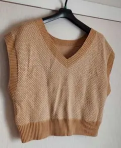 ベージュ Vネック ニットベスト Mサイズ