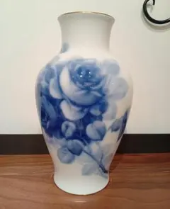 【廃盤】 大倉陶園 花瓶 ブルーローズ 金彩縁 OKURA 花器 金彩 陶器のサムネイル
