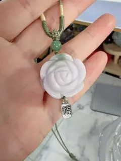 R1-0559天然本翡翠《本物保証》翡翠　お花ペンダント