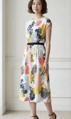美品☆ZARA 花柄 フローラルプリントワンピース Sスペイン製 ザラのサムネイル