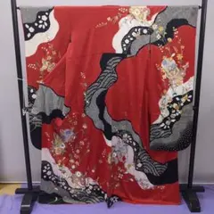 BY5337 赤 黒 絞り 振袖 着物 正絹 成人式 はたちの集い 蝶 花