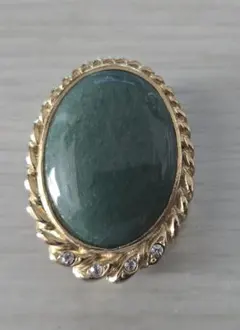 翡翠石のオーバル型 帯留め。ネックレストップ