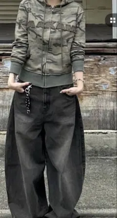 Chikashitsu + スーパーバギーデニムパンツのサムネイル