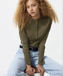 ユニクロ　リブヘンリーネックT グリーン