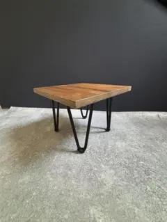 1 【未来工房】パイン材　300ｍｍ×300ｍｍ　正方形ミニテーブル