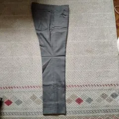 グレー ストレートスラックス 前ポケット付き