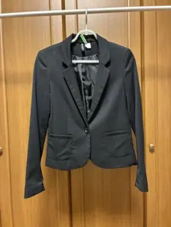 ブラック テーラードジャケット シンプル