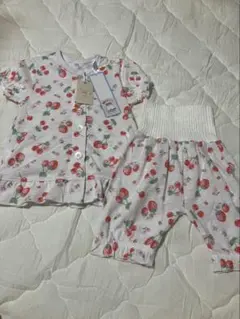 新品　パジャマ　半袖　女の子　90cm 本体綿100 ボタンのサムネイル