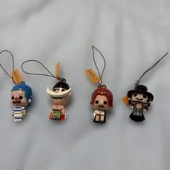 ワンピース　キャラクターキーホルダーストラップ4体セット