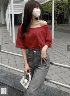オフショルダーTシャツ