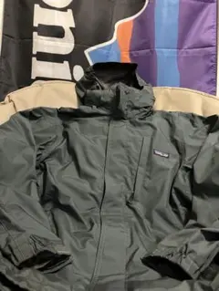 Patagoniaエコレインジャケット