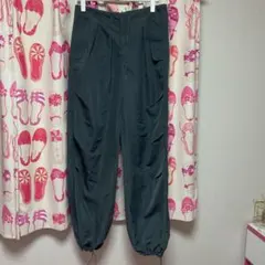 ダークグレー ルーズフィットパンツ