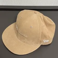 ニューエラ59FIFTY メタルロゴベールボールキャップ 7 5/8 ベージュ