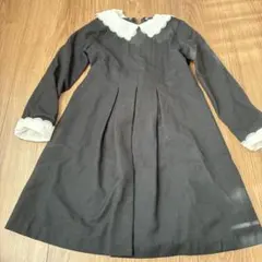 黒いAラインドレス 白い襟付き