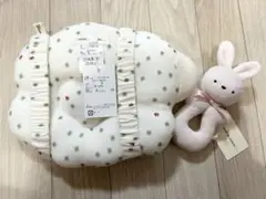 センスオブワンダー　ミニクローバー柄羊授乳クッションとラトルセット