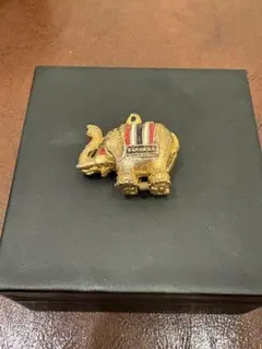 金色の象の置物　タイ