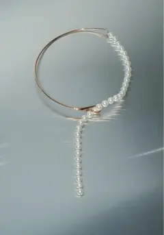 パール装飾のゴールドチョーカー