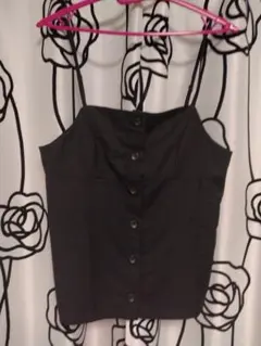 黒ボタン付きキャミソール