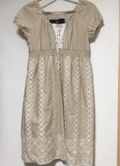 CLATHAS クレイサス刺繍入り半袖ワンピース 38 ベージュ　Tシャツ