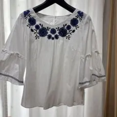 花柄刺繍 ホワイト 五分袖ブラウス　ジュディ　刺繍ブラウス