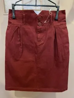 エムズエキサイト　新品　デニム素材ハイウエスト　タイトスカート　ワインレッド　Ｍ
