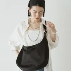 russet クラウズ ナイロン ラウンドビッグショルダーバッグ　ブラック