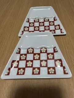 赤と白の富士山型　花柄小皿セット