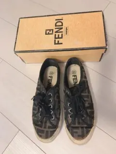 夏休み特別価格⭐︎フェンディ スニーカーのサムネイル