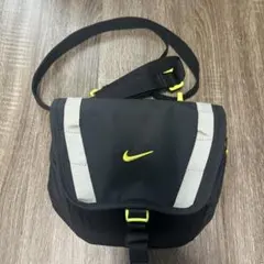 NIKE ショルダーバッグ ブラック ネオンイエローのサムネイル