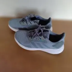 アディダス　adidas　スニーカー