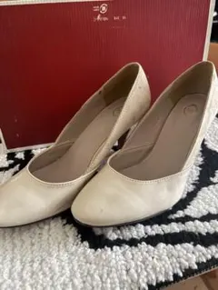 ベージュ スエード ハイヒールパンプス