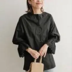 URBAN RESEARCH DOORS スカラップスリーブブラウス