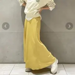 Ungridサテンフィットフレアマキシスカート イエロー