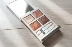 TOM FORD ソレイユ アイカラークォード アイシャドウ 01N イエベのサムネイル