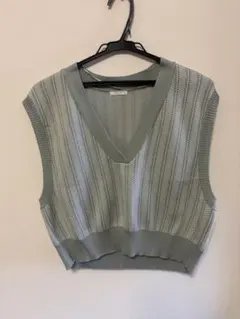 GU ライトグリーン Vネック ニットベスト