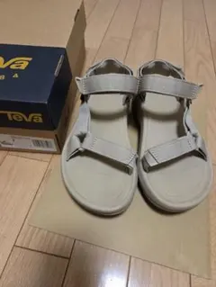 Teva スポーツサンダル 厚底 ベージュ サイズ7のサムネイル