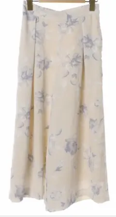 MERCURYDUO 花柄クロップドパンツのサムネイル