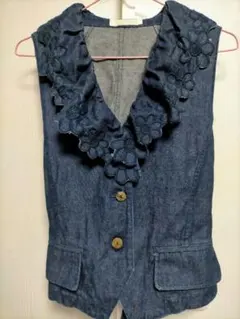 デニムベスト 花柄刺繍 フリル襟のサムネイル