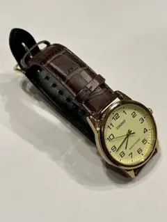 カシオ　革のバンドの腕時計　アナログ　MTP-V001