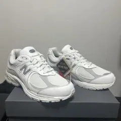新品未使用　ニューバランス 2002R ゴアテックスのサムネイル