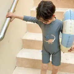 新品　男の子恐竜つなぎ水着　サイズ100  長袖ラッシュガード　スイムウェア
