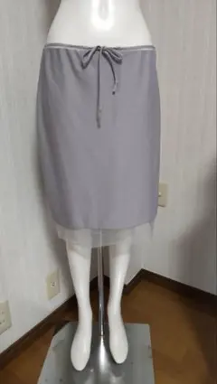 【BCBG】ひざ丈スカート ライトグレー ドローストリング付きのサムネイル