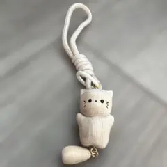 木製の猫のキーホルダー（チャーム）
