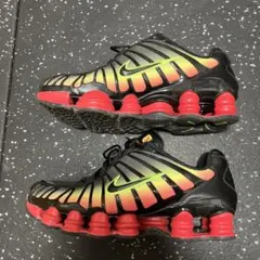 Nike Shox ブラック/レッド/グリーン