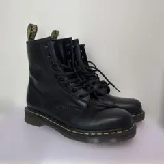 ドクターマーチン　定番モデル　1460 ブラック8ホールブーツ